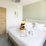 Croc White Apartamento *